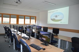 EDV-Raum mit 12 Arbeitsplätzen