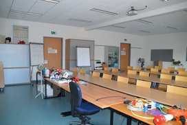 Seminarraum 7 mit Elektromaterial