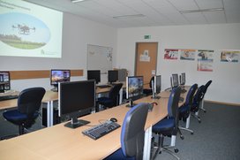 EDV-Raum mit 12 Arbeitsplätzen